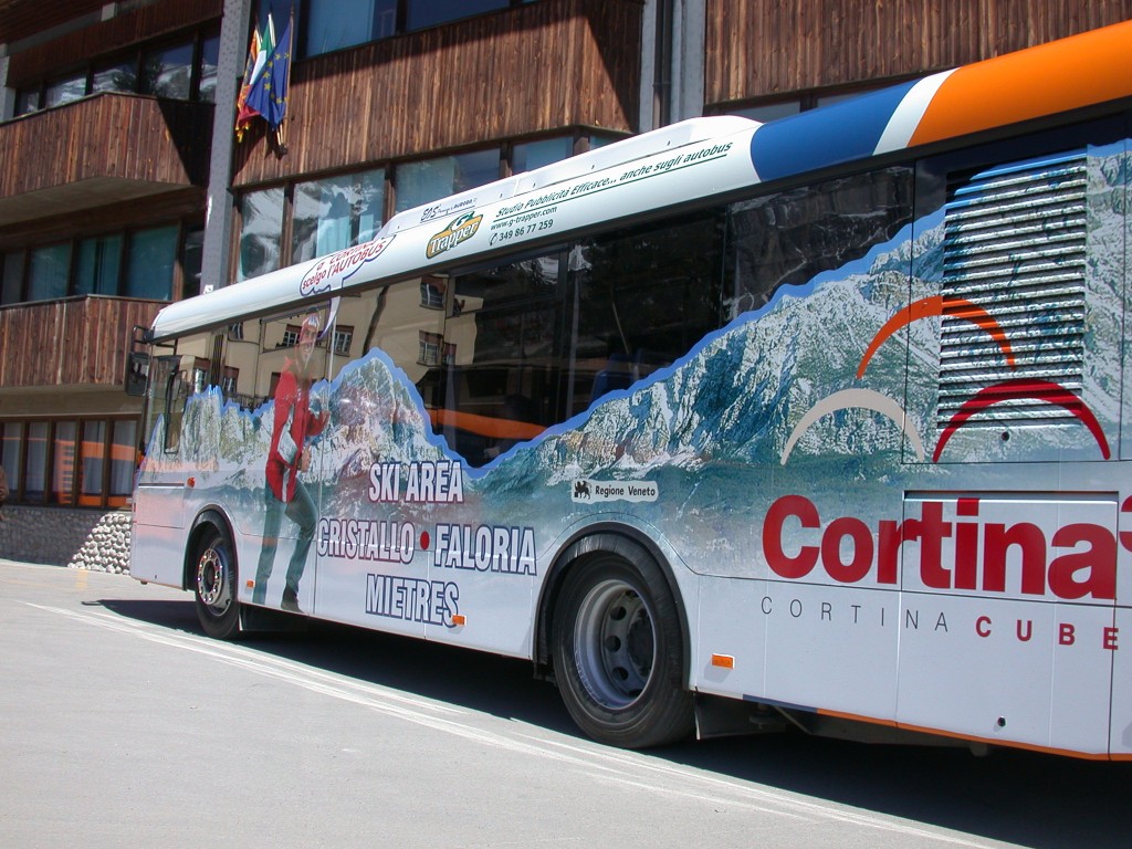 Pubblicità dinamica autobus Cortina d'Ampezzo con www.g-trapper.com