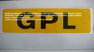 Scritte adesive assortite per auto, oggetti, veicoli, moto, bike, roulotte, camper, mezzi pesanti, macchine agricole e qualunque altro bene in vendita o noleggio. Novità. Aiuta efficacemente a comunicare con i propri clienti storici e con i potenziali clienti. Ampia gamma di scritte, sfondi e colori. Le immagini sono indicative. Esempio di alcune delle scritte eventualmente proposte: Occasione, fondo giallo, scritta nera, Occasione, fondo azzurro, scritta bianca, Occasione, sfondo arancio. scritta nera, Noleggio, fondo giallo, scritta nera, Noleggio, sfondo azzurro, scritta bianca, GPL fondo azzurro scritta bianca, GPL, sfondo giallo, scritta nera, e molte altre. Kit predisposti assortiti. Misure standard cm 41,5 ca base per cm 11,50 ca di altezza, con angoli arrotondati. Eu 3,00+IVA cad, ma fornibili a questo prezzo solo nell’ambito di un un kit di minimo di 25 pezzi adesivi con scritte e abbinamenti pre-assortiti, totale solo eu 75,00 più IVA e trasporto.  Proposta valida fino al 30 settembre 2014 e/o compatibilmente con le disponibilità di magazzino. Per scritte diverse, personalizzate, o con logo, disegni, effetti speciali, oppure altre soluzioni efficaci e convenienti, chiedere preventivo a parte. Disponiamo eventualmente anche di cartelli magnetici con scritte varie, porta targa prova con calamita e molte altre innovazioni efficaci. Dal 1948 con Angelo Gandin, G-Trapper lavora con passione, dall’esperienza all’innovazione. SCRITTE ADESIVE GPL OCCASIONE GAS METANO SEMESTRALE E MOLTE ALTRE SCRITTE E COLORI ASSORTITI, O CARTELLI MAGNETICI E PORTA TARGA PROVA  http://www.g-trapper.com  e-mail: g-trapper@g-trapper.com tel 349 86 77 259 